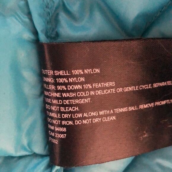 Bernardo Blue Channel Quilt Down Vest Sz M, Packable, Sporty, Outdoors - Picture 11 of 11